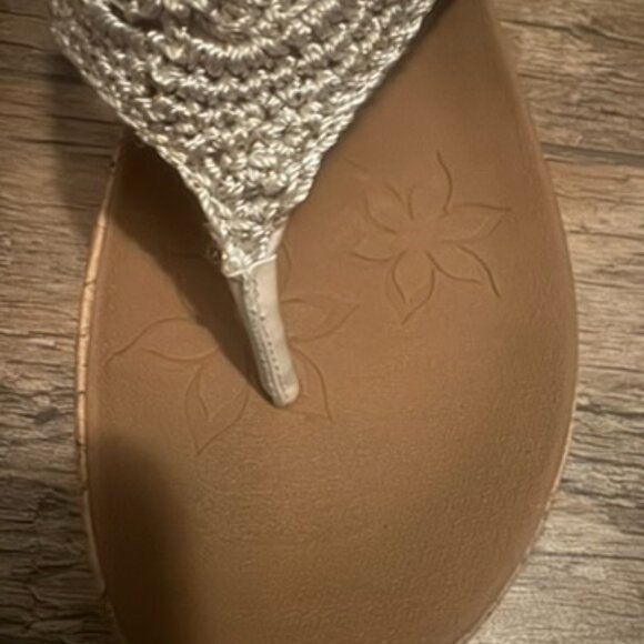 Skechers Beverlee Fancy Work Natural Crochet Beige Thong Sandals - Picture 2 of 13